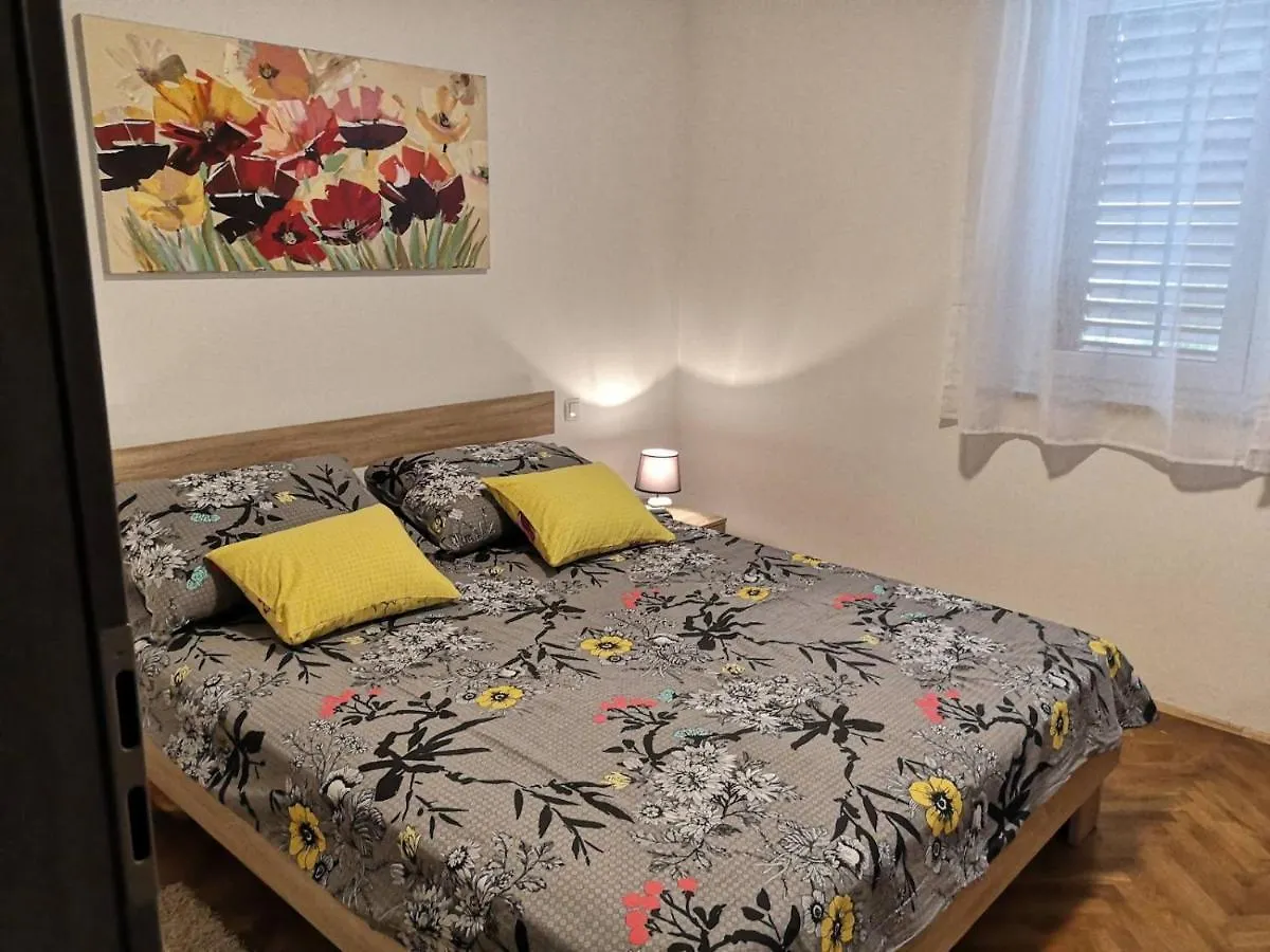 Eugenia Apartamento Pula