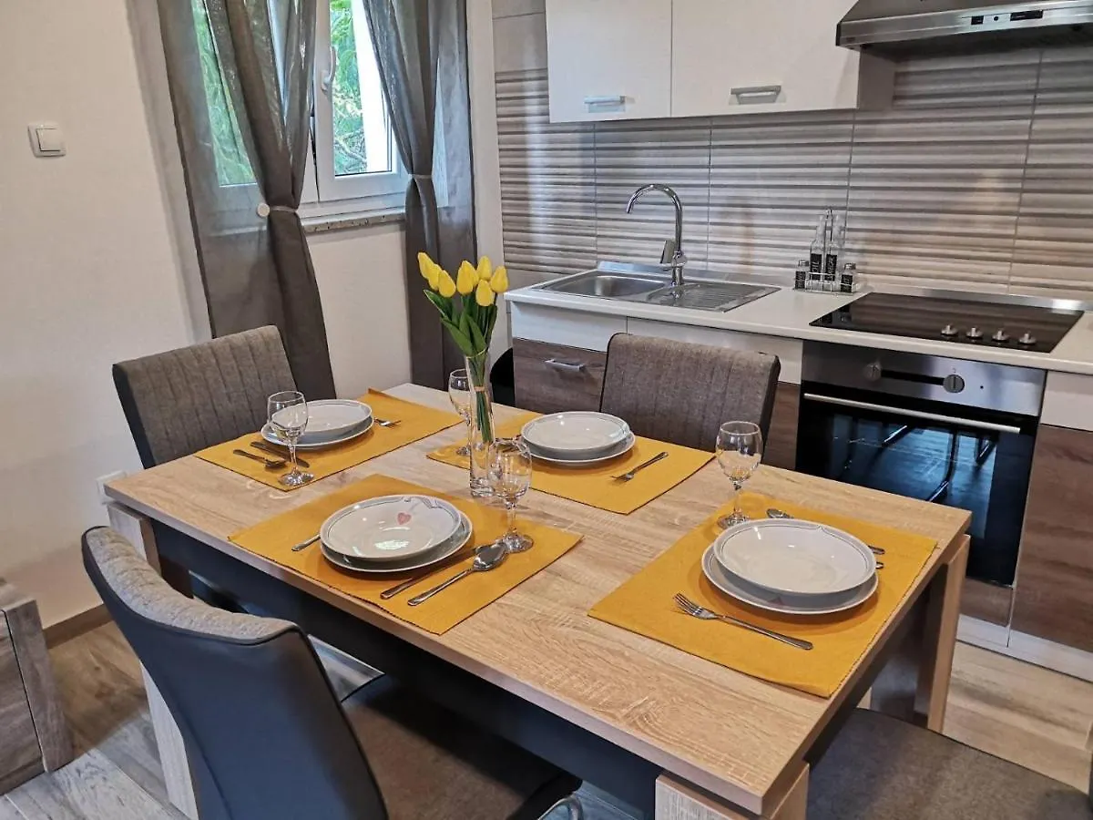 Eugenia Apartamento Pula
