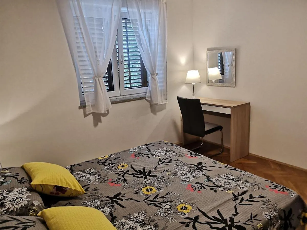 Eugenia Apartamento Pula 0*,  Croácia